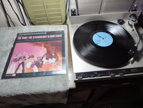 The who strawberry alarm - /,